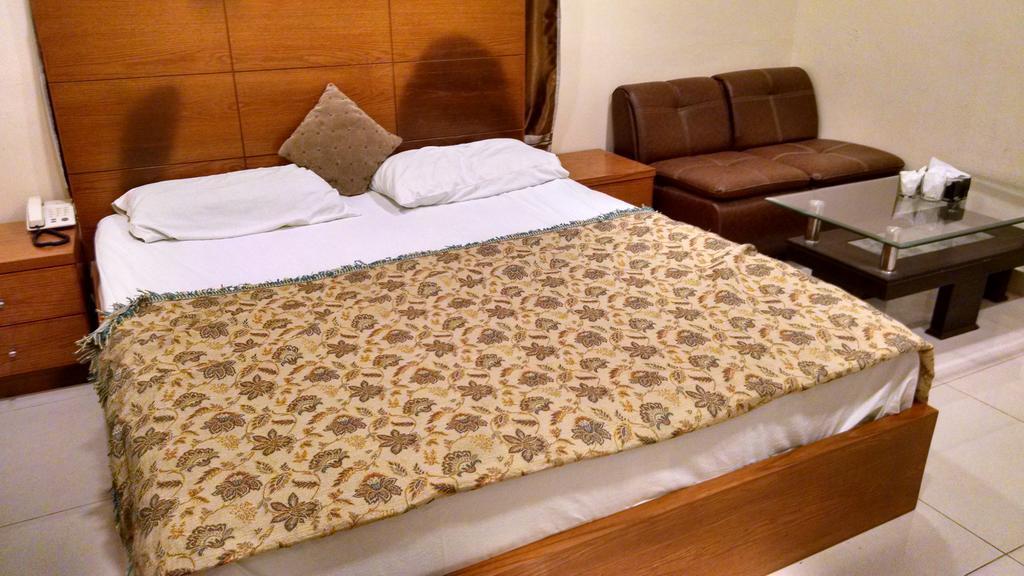 Embassy Lodge Карачи Екстериор снимка